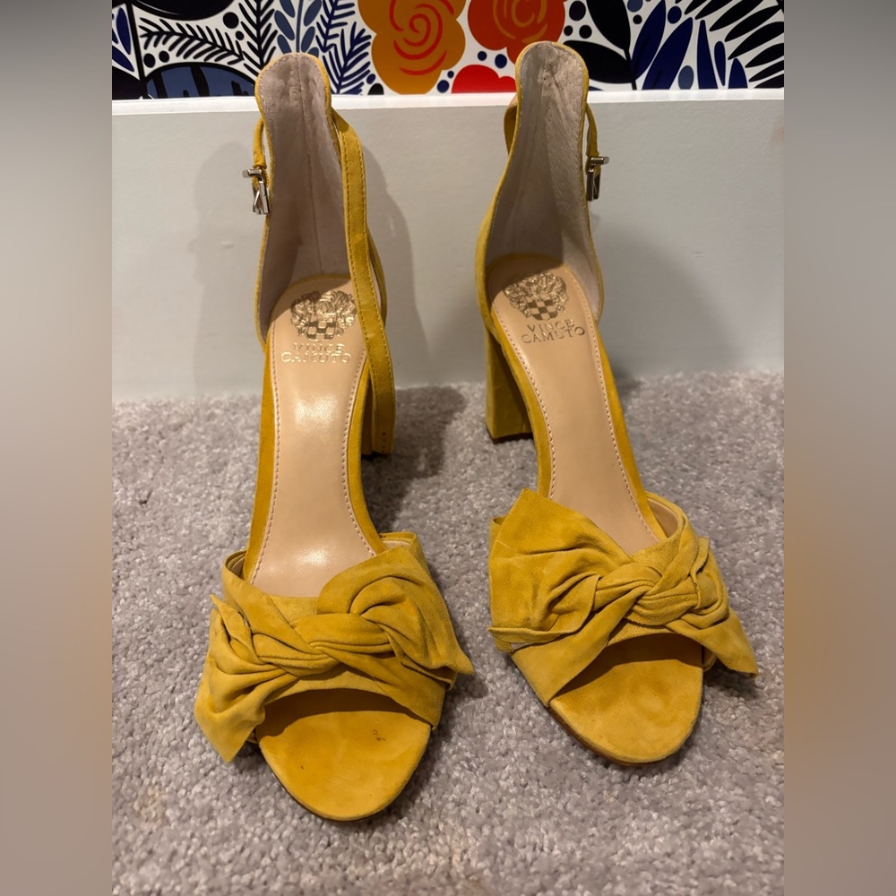 Vince Camuto Size 10 Yellow Heeled Sandal